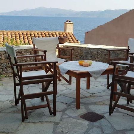 Athina Guesthouse モネンバシア エクステリア 写真