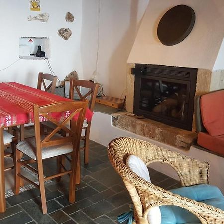 Athina Guesthouse モネンバシア エクステリア 写真