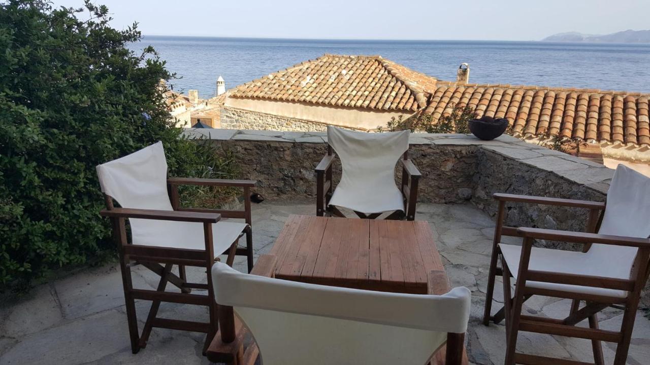Athina Guesthouse モネンバシア エクステリア 写真