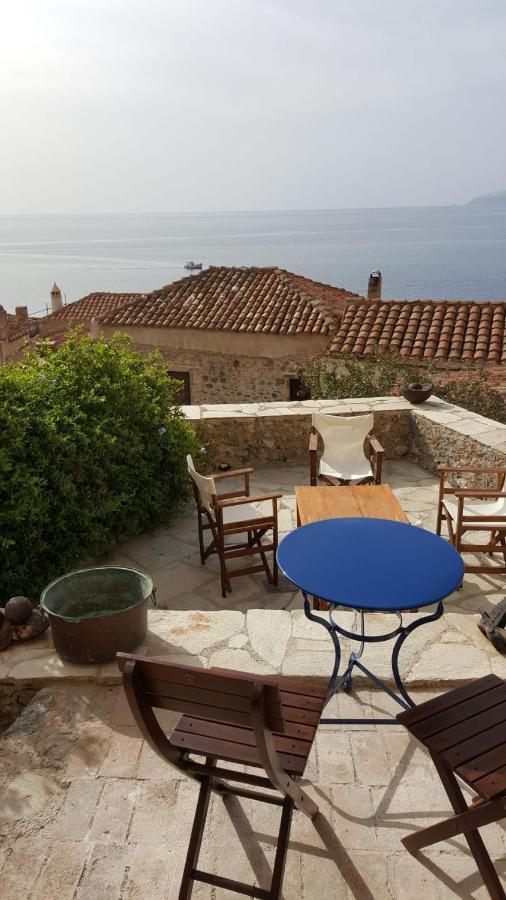 Athina Guesthouse モネンバシア エクステリア 写真