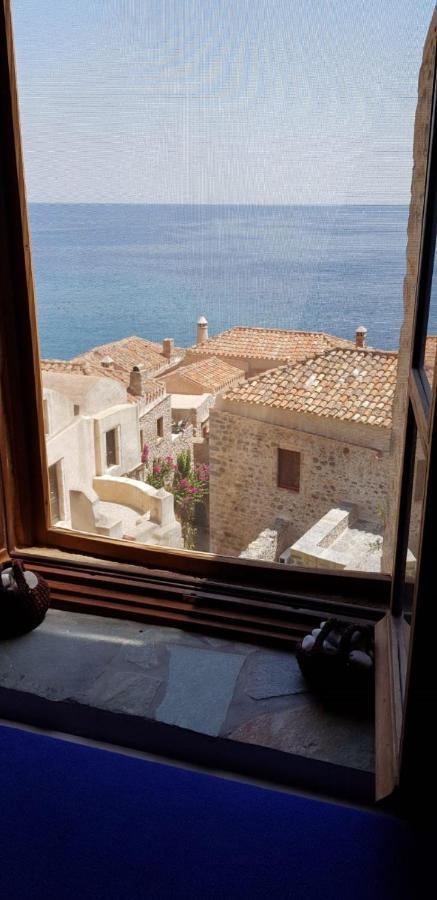 Athina Guesthouse モネンバシア エクステリア 写真