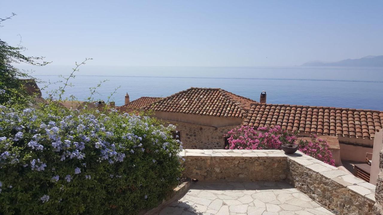 Athina Guesthouse モネンバシア エクステリア 写真